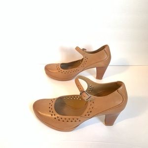 Clarks Artisan Chorus Chime Mary Jane Tan Pump Clarks Artisan Chorus Chime Mary Jane Tan Pump